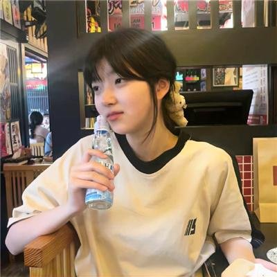 泳池娇娃